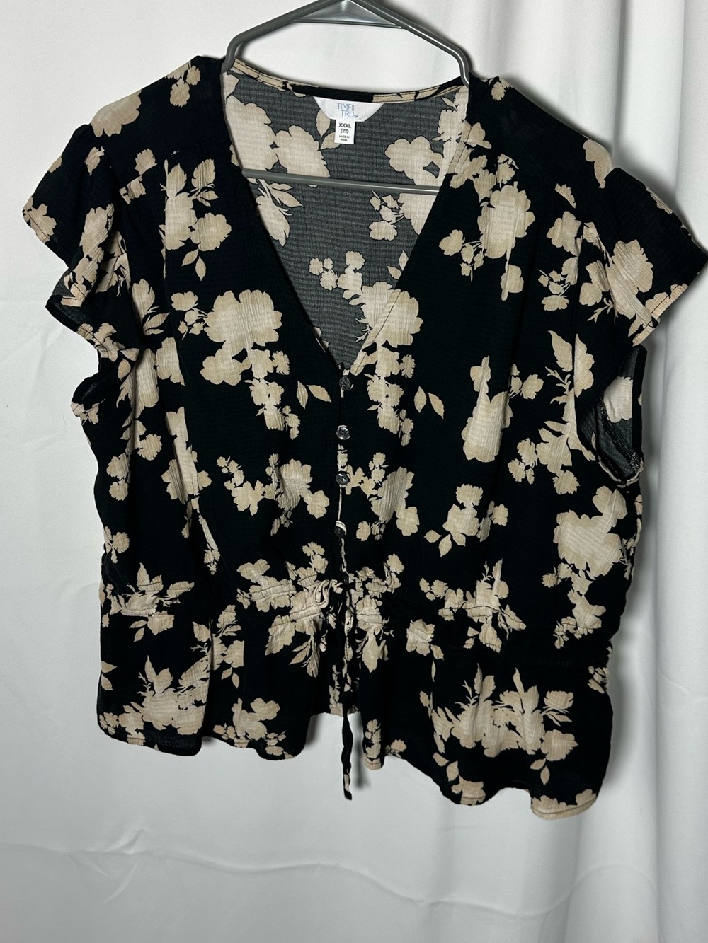 Time and Tru Black and Cream Floral V-Neck Button-Front Blouse crop length 3xl